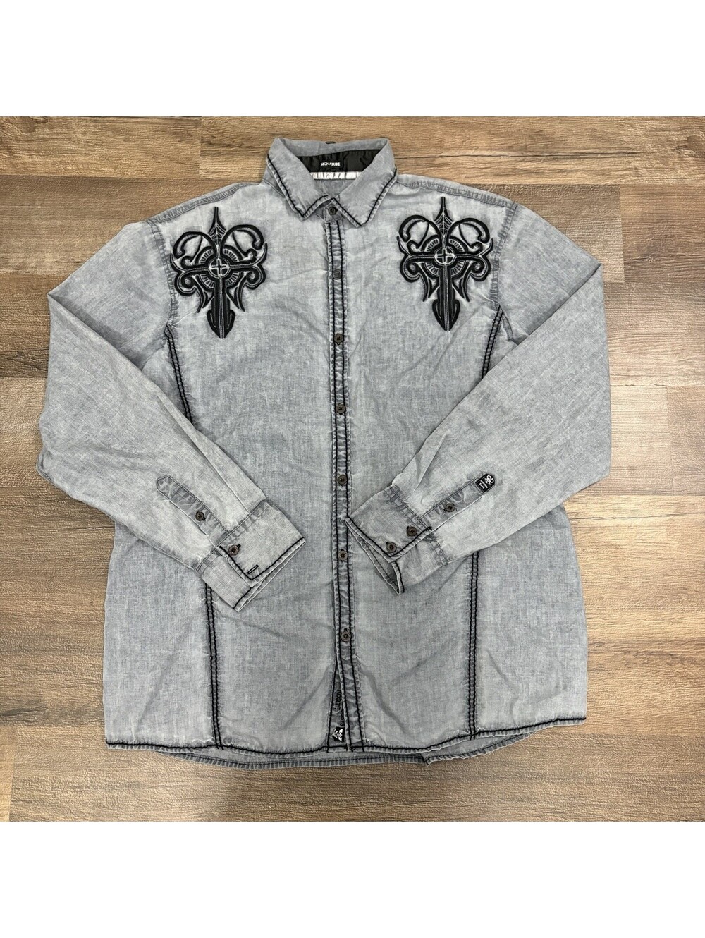 Roar Signature Men’s XXL Embroidered Button Down Shirt Gray Tribal Gothic Cross